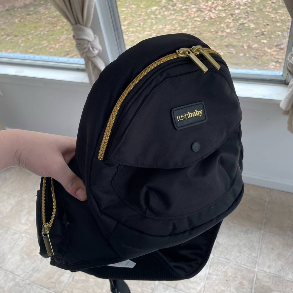 Tuchbaby hip wearer. Worn indoors once.